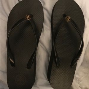 Tory Burch beach flip flop black 1 inch platform